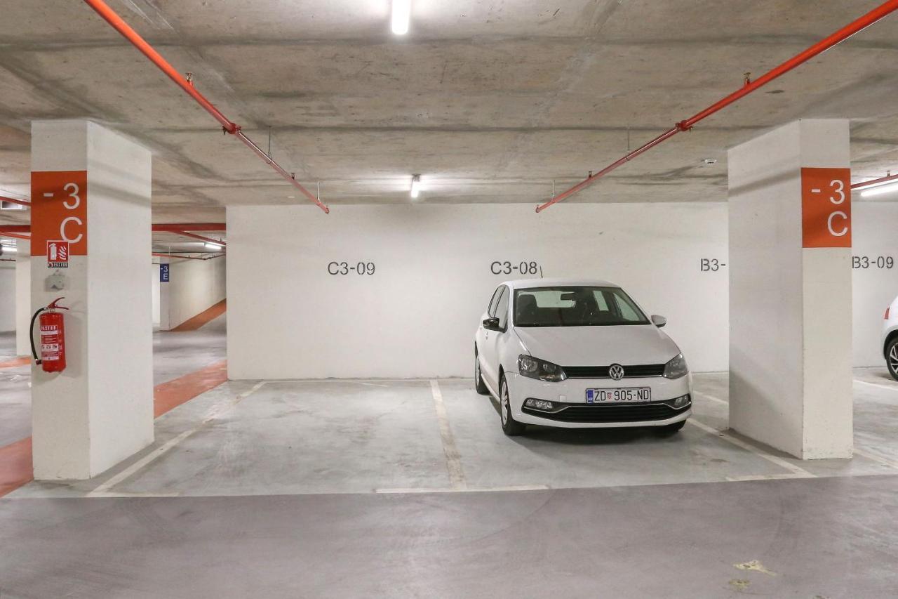 Luna With Free Parking Apartament *